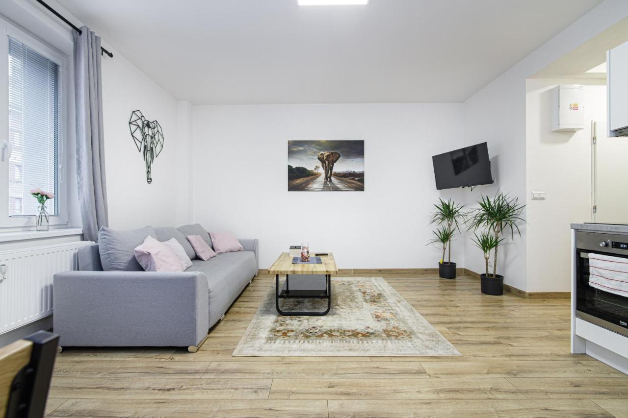 אוסטרבה Apartment Hotel Stud Mb מראה חיצוני תמונה